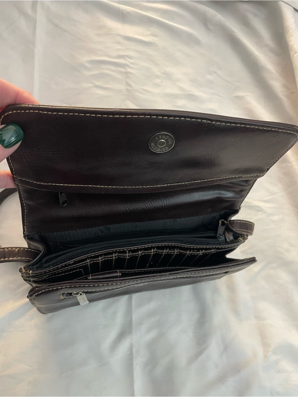 Classic Brown Leather Crossbody Bag - Timeless Everyday Style - Picture 3 of 7